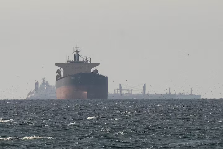 U.S. targets Iran positions near Strait of Hormuz as oil market tensions rise